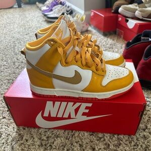 Nike Dunk High - Women’s